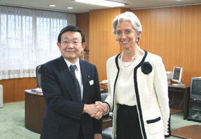 tXoύYƏ KhfՒSb̕\hK󂯂^ӖbiQ23j