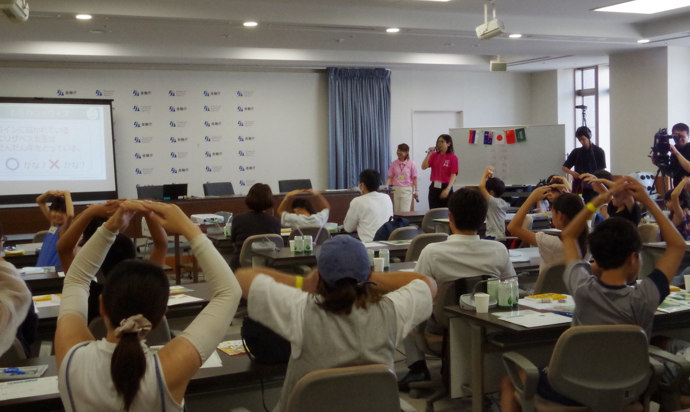 写真：「日本のお金・世界のお金」の模様