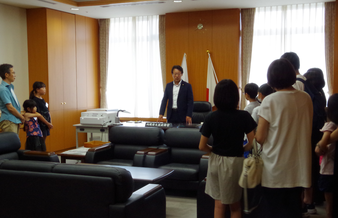 写真：神田政務官表敬訪問の模様