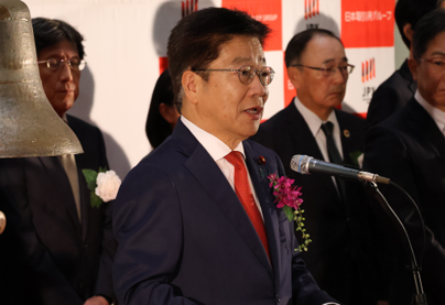 挨拶する加藤金融担当大臣