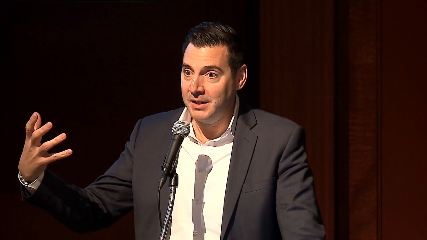 ＜写真4：閉会挨拶をするTodd Conklin氏＞